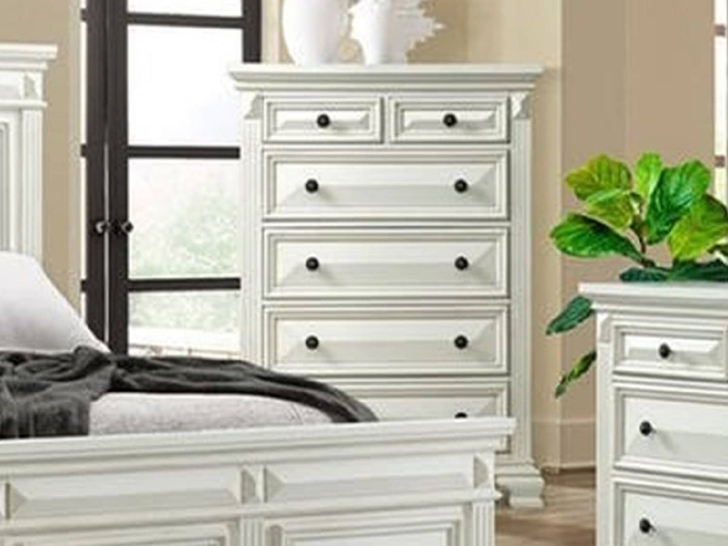 BOYDS Chest of Drawers